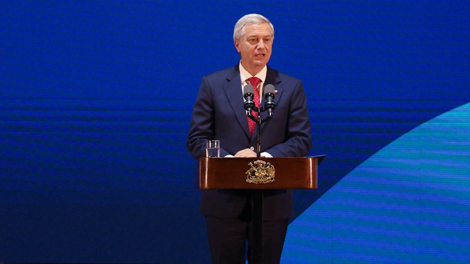 Diputados de oposición piden al presidente Kast revertir alza en los combustibles: 