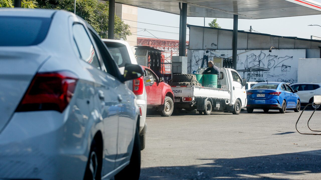 Enap informa histórica alza de las bencinas tras modificaciones al Mepco y crisis del petróleo en Medio Oriente