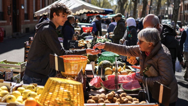 Francia alerta que petróleo a US$100 reduciría crecimiento en 0,4% y elevaría inflación en un punto porcentual
