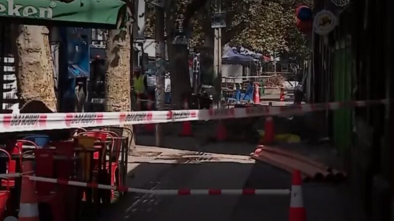 Bomberos realiza procedimiento de emergencia por emanación de gas en sector de Recoleta