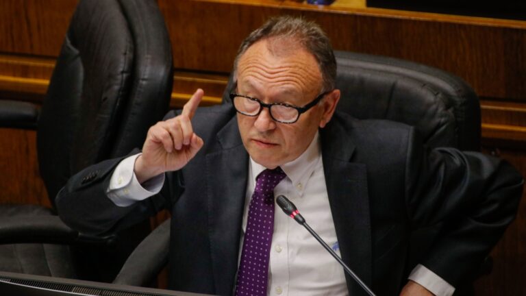 Ministro García defiende retiro de decretos ambientales para destrabar inversiones y apunta a introducir 