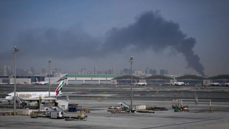 La Casa Blanca dice que Estados Unidos tendrá pronto “dominio total” sobre el espacio aéreo iraní