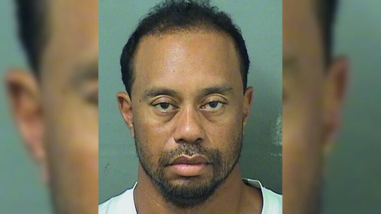 Tiger Woods se encuentra en la cárcel tras conducir bajo los efectos del alcohol y protagonizar un accidente automovilístico
