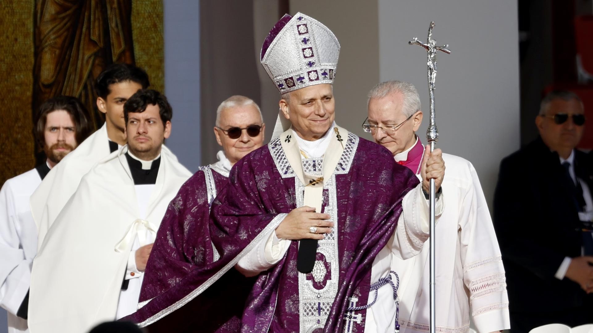 Papa León XIV portará la cruz en su primer viacrucis de Viernes Santo en el Coliseo romano