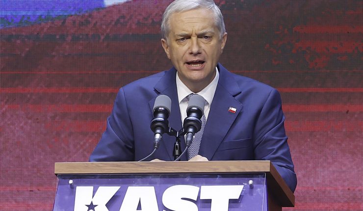 Kast defiende retiro de proyecto de negociación ramal y dice que no es 