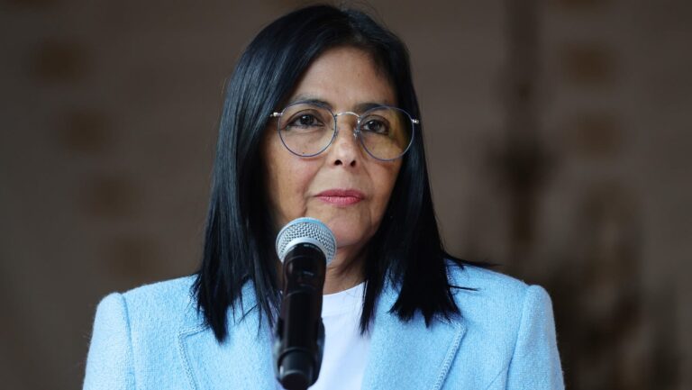 Delcy Rodríguez anunció que diplomáticos venezolanos viajarán a EE.UU. para el inicio de relaciones bilaterales