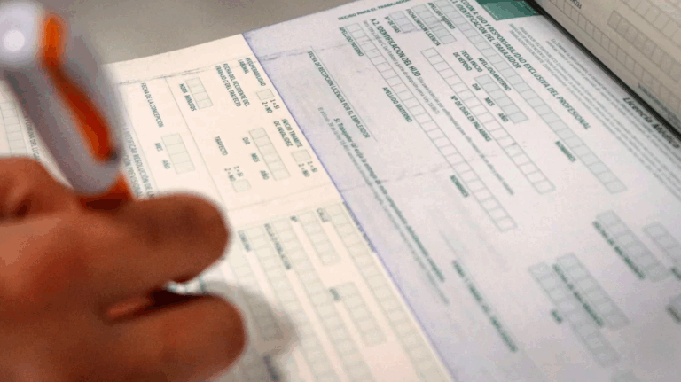 Caso Licencias Médicas: Comienzan formalizaciones de 359 funcionarios públicos por viajes al extranjero durante reposo