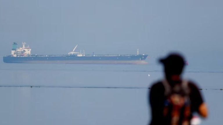 Conflicto en Medio Oriente: Las claves de por qué EE.UU. levantó temporalmente sanciones al petróleo ruso varado en el mar