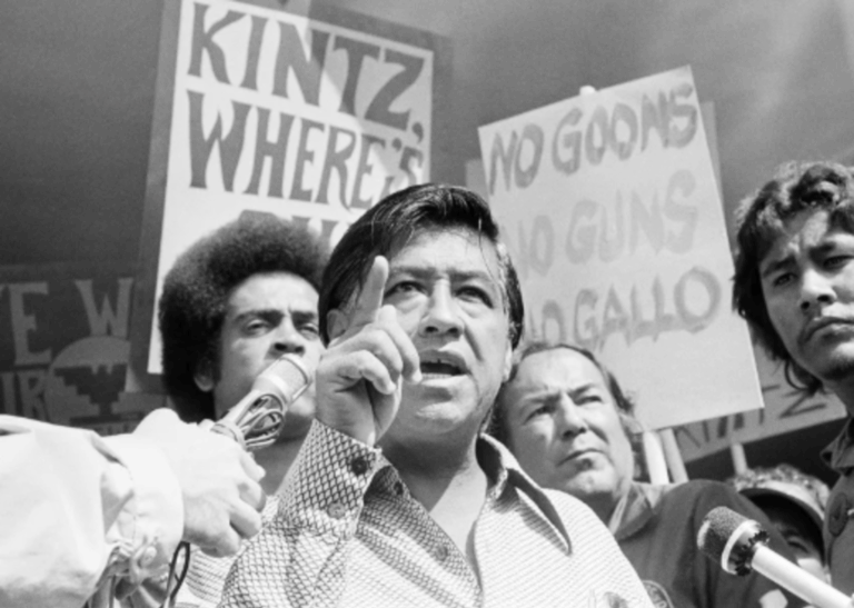 Acusan a Cesar Chavez, líder de los trabajadores agrícolas en el siglo XX, de haber cometido abusos sexuales durante décadas