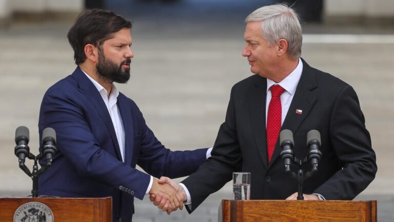 En medio del conflicto en Irán y la polémica por el cable submarino: El último cara a cara entre Boric y Kast antes del cambio de mando